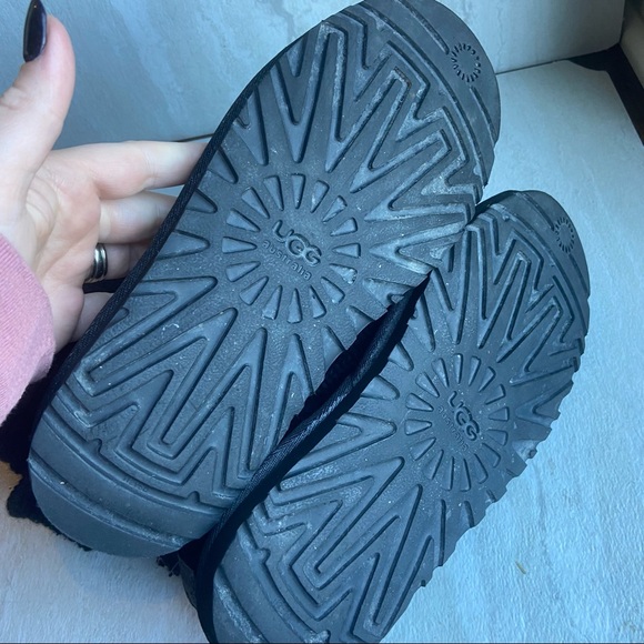 UGG Women's Classic Ribbed Sweater Boots 5819 Size 6 EU 37 Black - Picture 4 of 7